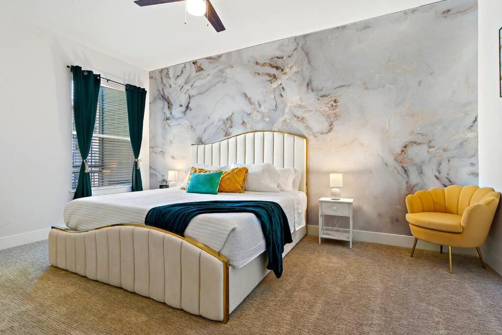 The Emerald Escape Dallas Bagian luar foto