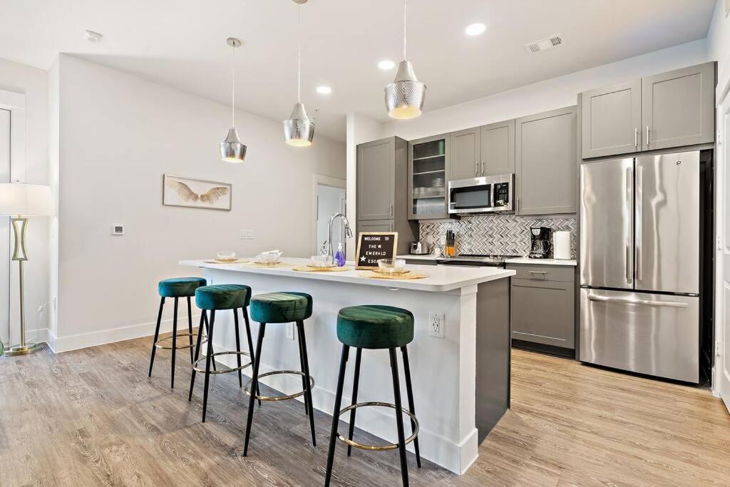 The Emerald Escape Dallas Bagian luar foto