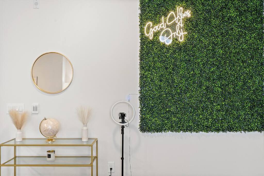 The Emerald Escape Dallas Bagian luar foto