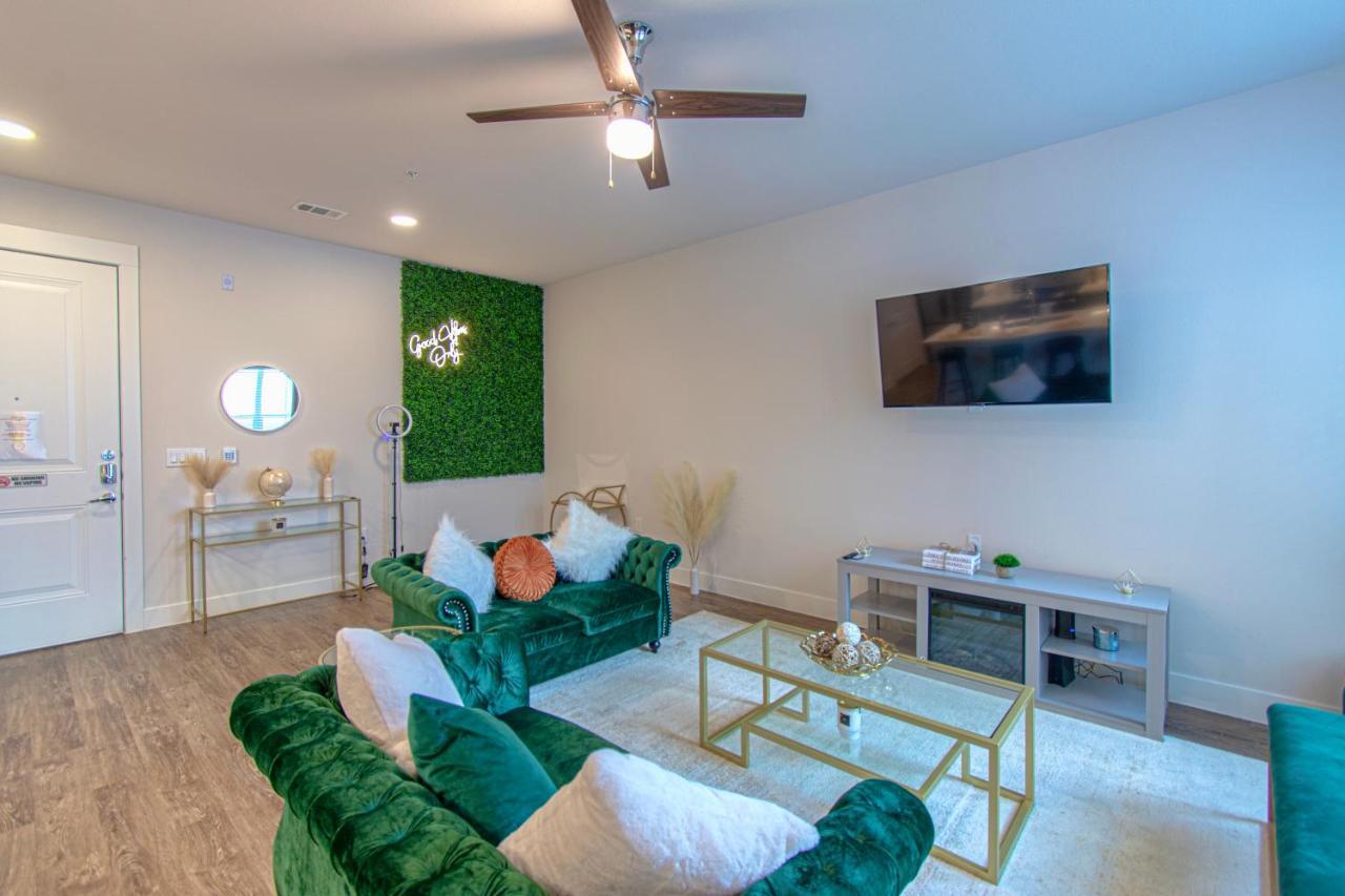 The Emerald Escape Dallas Bagian luar foto
