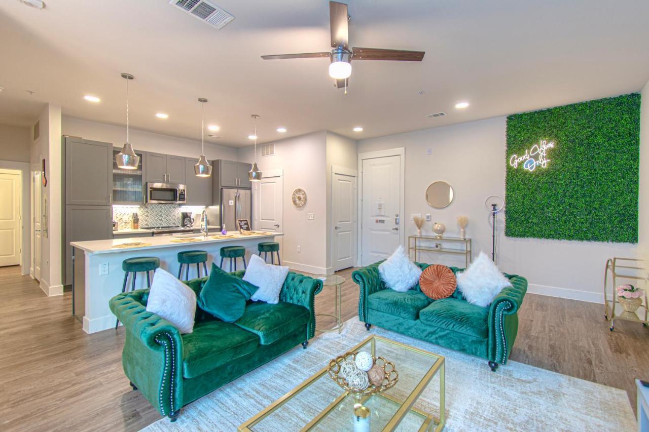 The Emerald Escape Dallas Bagian luar foto