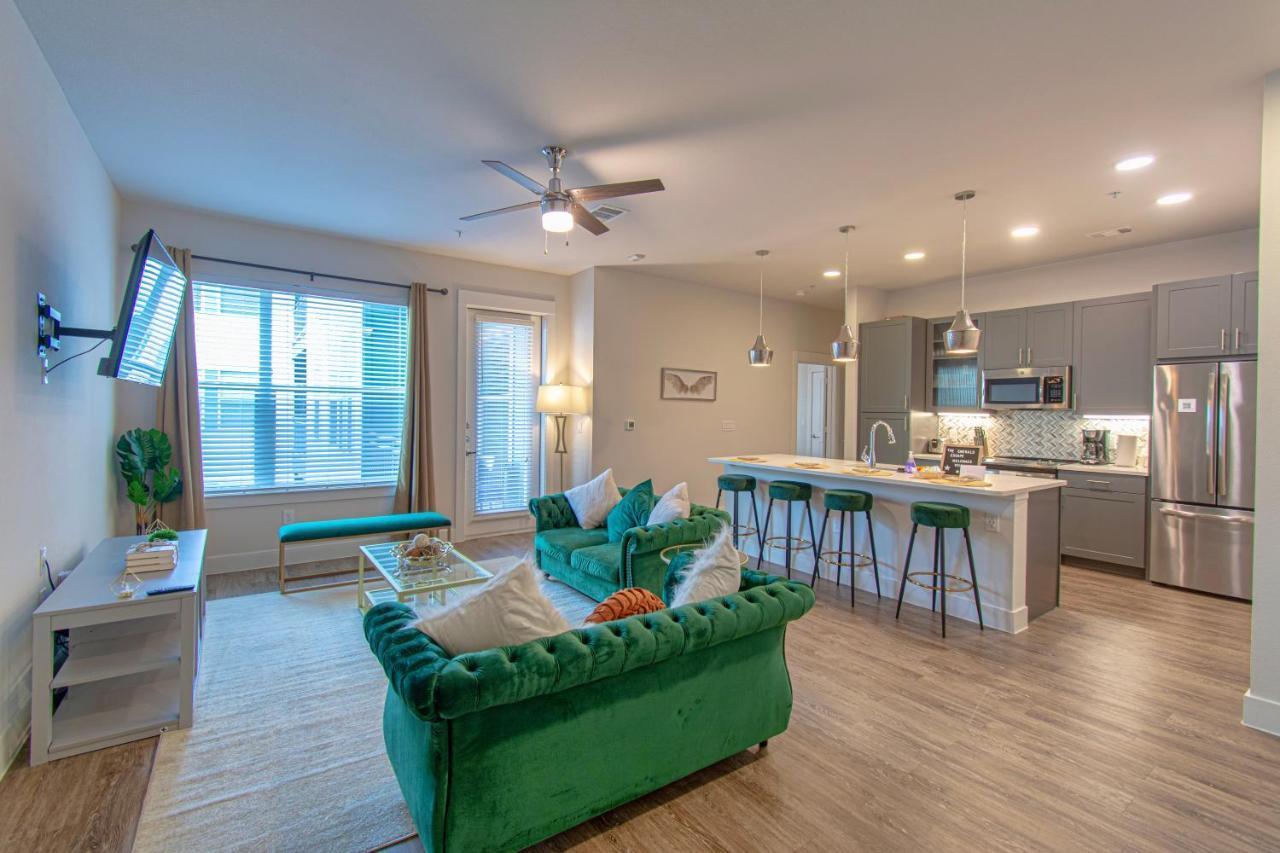 The Emerald Escape Dallas Bagian luar foto